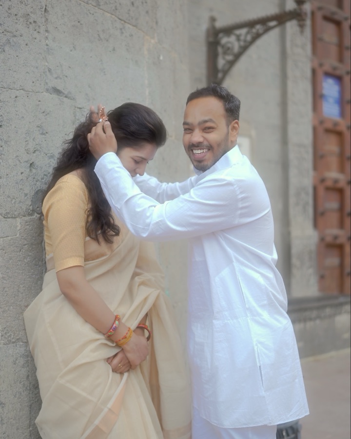 The saree's golden border on the grass